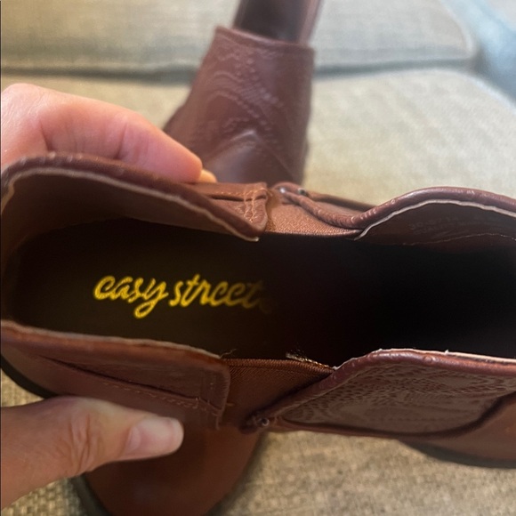 Easy Street Women's Legend Western Ankle Boot - Picture 8 of 11